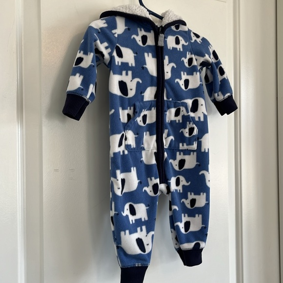 Carter’s hooded flannel onesie size 6m - Picture 2 of 3